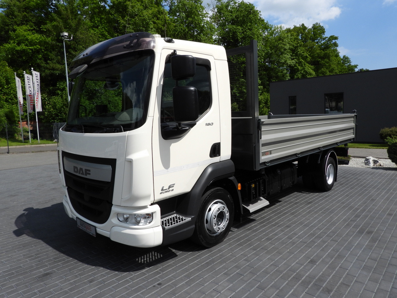 Tipper van DAF LF 180 THREE-WAY TIPPER CRUISE CONTROL LED LIGHTS AUTOMATIC TRANSMISSION  TWIN WHEELS AIR CONDITIONING  180HP: picture 6