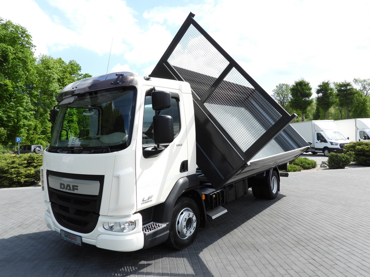 Tipper van DAF LF 180 THREE-WAY TIPPER CRUISE CONTROL LED LIGHTS AUTOMATIC TRANSMISSION  TWIN WHEELS AIR CONDITIONING  180HP: picture 20