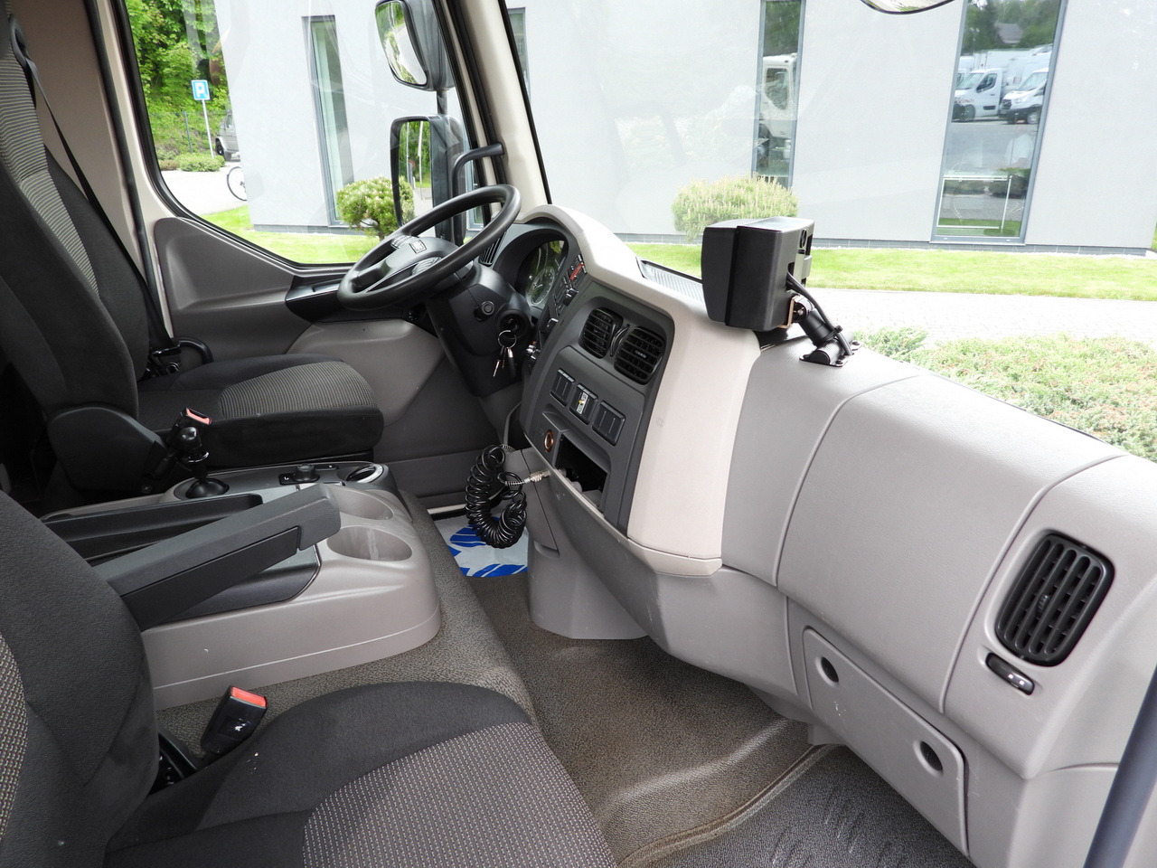 Tipper van DAF LF 180 THREE-WAY TIPPER CRUISE CONTROL LED LIGHTS AUTOMATIC TRANSMISSION  TWIN WHEELS AIR CONDITIONING  180HP: picture 49