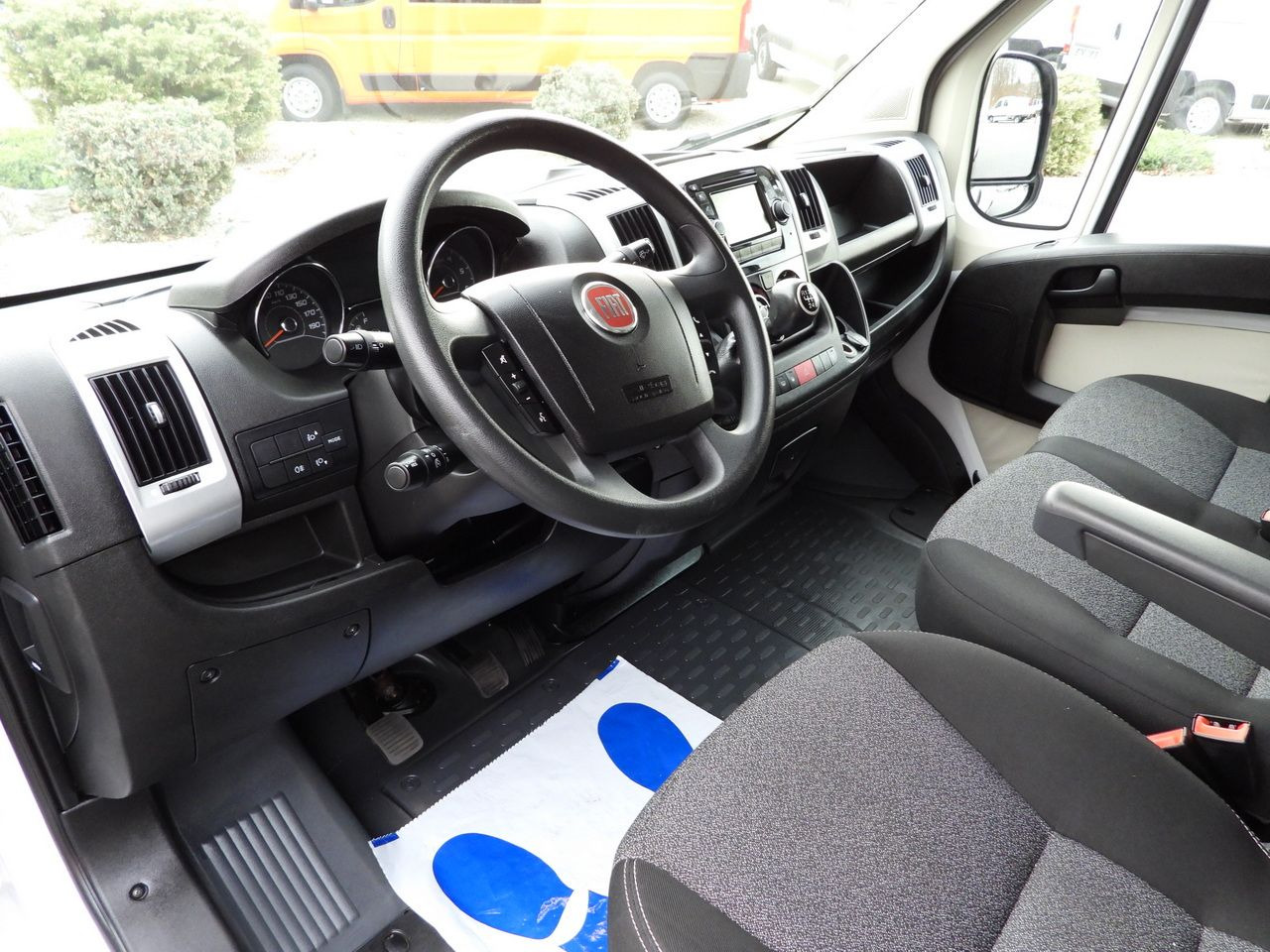 FIAT DUCATO BOX LIFT 8 PALLETS CRUISE CONTROL NAVIGATION LED LIGHTS AIR CONDITIONING 130HP - Box van: picture 2 FIAT DUCATO BOX LIFT 8 PALLETS CRUISE CONTROL NAVIGATION LED LIGHTS AIR CONDITIONING 130HP - Box van: picture 2