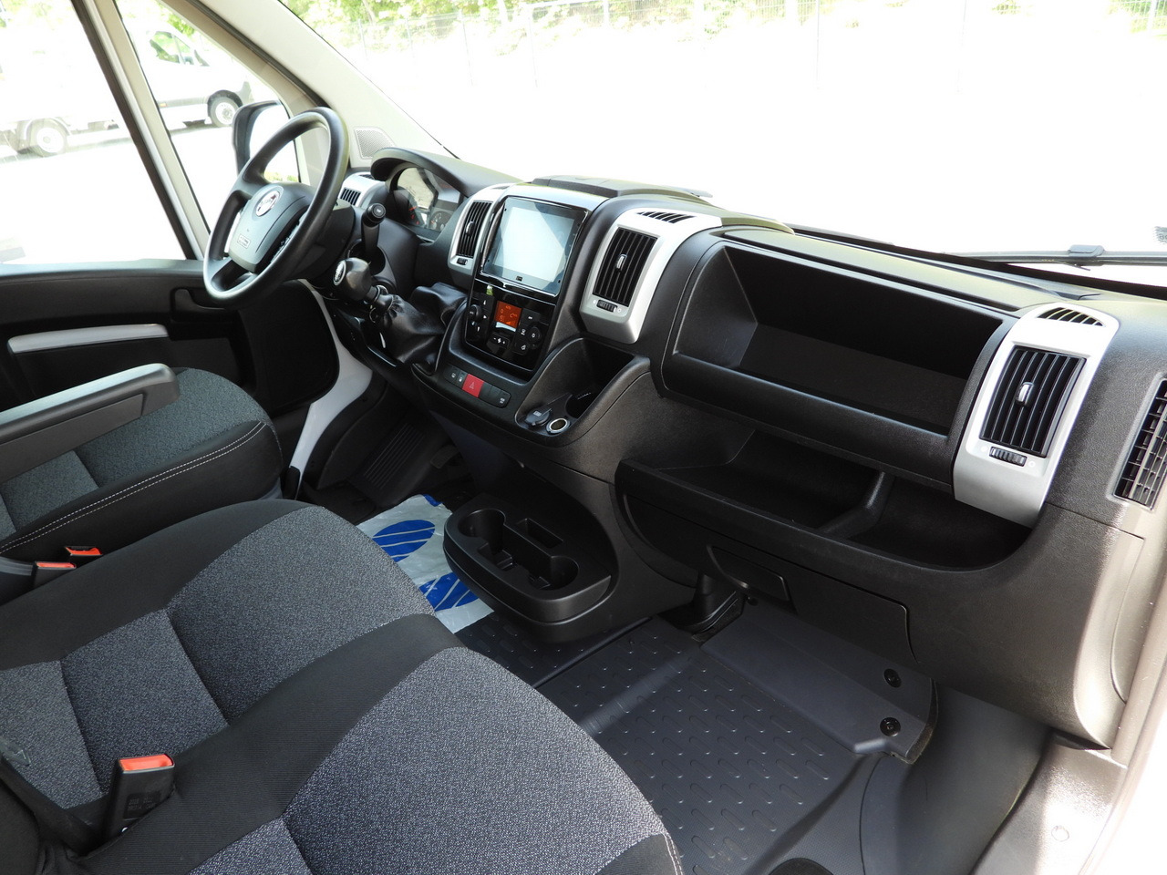 Curtain side van FIAT DUCATO TARPAULIN 10 PALLETS WEBASTO CRUISE CONTROL AIR CONDITIONING LED LIGHTS PNEUMATICS 160HP: picture 43 Curtain side van FIAT DUCATO TARPAULIN 10 PALLETS WEBASTO CRUISE CONTROL AIR CONDITIONING LED LIGHTS PNEUMATICS 160HP: picture 43