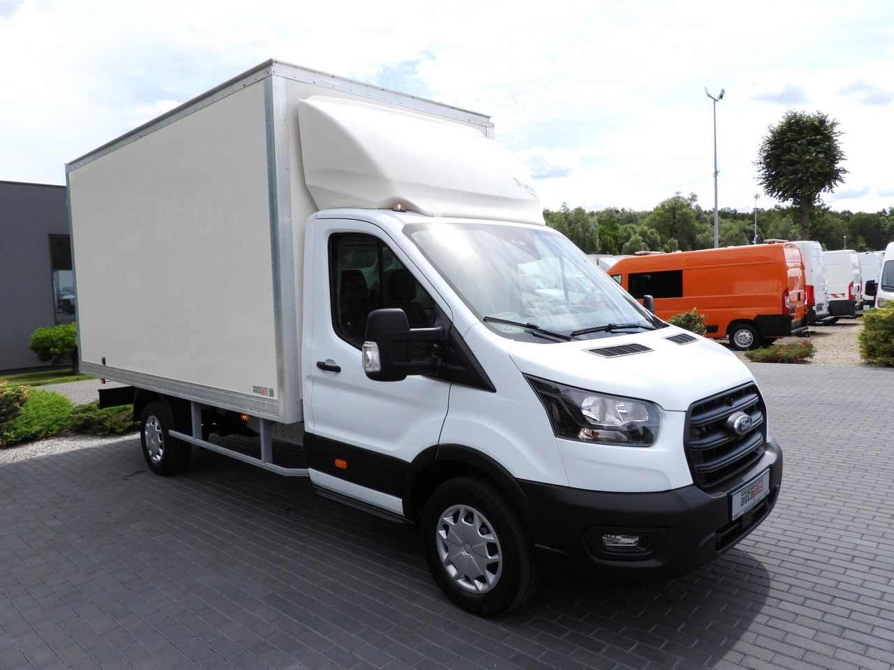 FORD TRANSIT BOX 8 PALLETS CRUISE CONTROL AIR CONDITIONING 130HP - Box van: picture 4 FORD TRANSIT BOX 8 PALLETS CRUISE CONTROL AIR CONDITIONING 130HP - Box van: picture 4