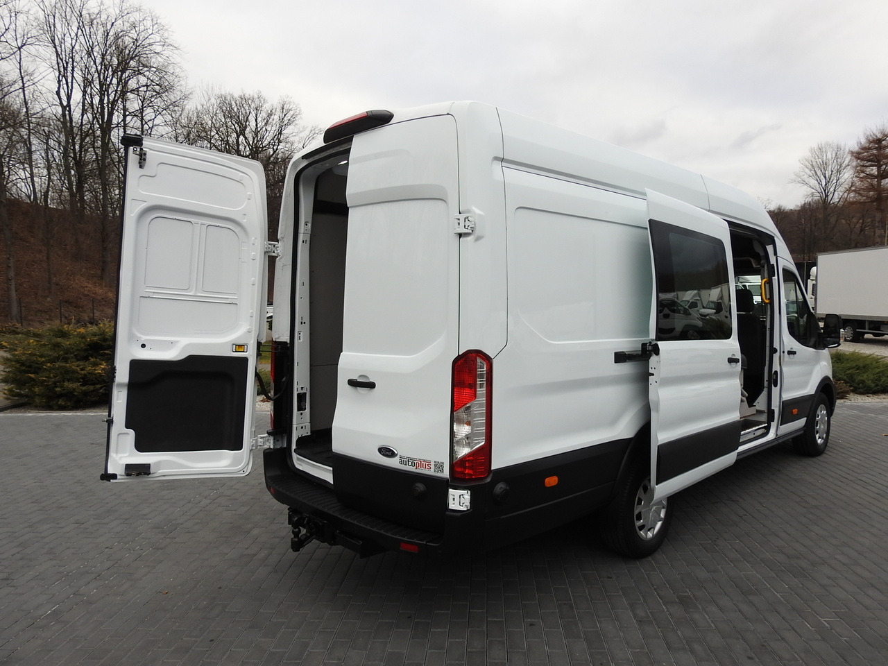 FORD TRANSIT BOX DELIVERY VAN 6 SEATS CRUISE CONTROL AIR CONDITIONING 185HP - Panel van: picture 3 FORD TRANSIT BOX DELIVERY VAN 6 SEATS CRUISE CONTROL AIR CONDITIONING 185HP - Panel van: picture 3