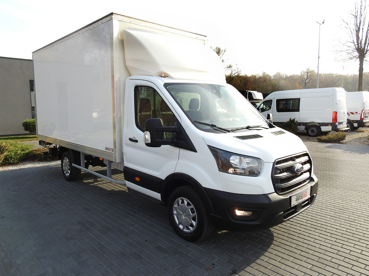 FORD TRANSIT BOX LIFT 8 PALLETS CRUISE CONTROL AIR CONDITIONING 130HP - Box van: picture 4 FORD TRANSIT BOX LIFT 8 PALLETS CRUISE CONTROL AIR CONDITIONING 130HP - Box van: picture 4