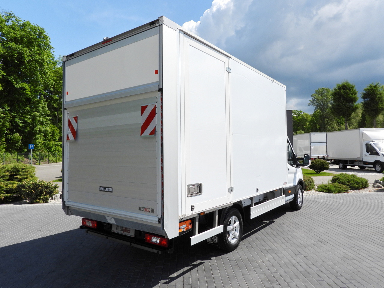 FORD TRANSIT BOX LIFT 8 PALLETS CRUISE CONTROL LED LIGHTS AIR CONDITIONING 130HP - Box van: picture 3 FORD TRANSIT BOX LIFT 8 PALLETS CRUISE CONTROL LED LIGHTS AIR CONDITIONING 130HP - Box van: picture 3