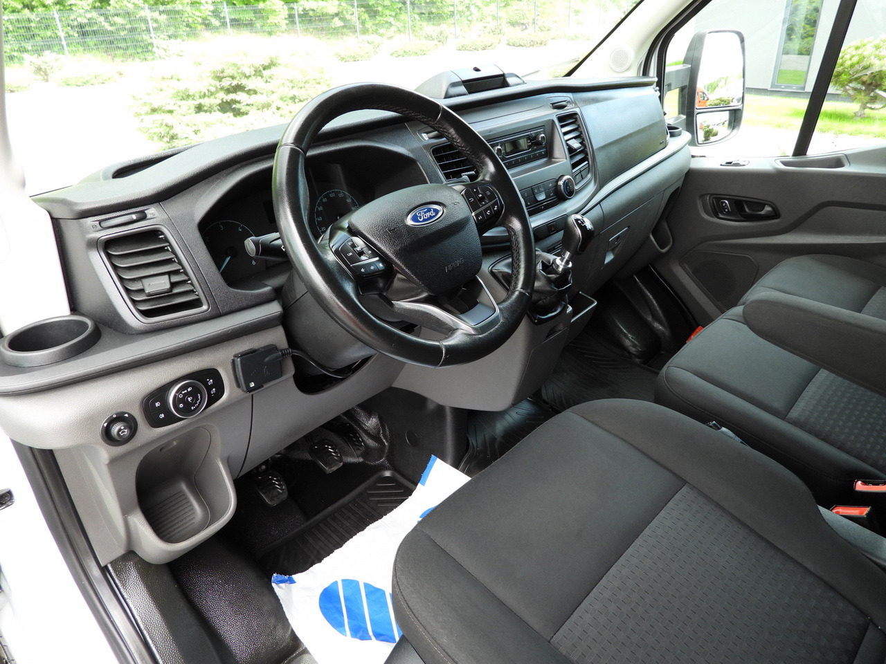 FORD TRANSIT BOX LIFT 8 PALLETS CRUISE CONTROL LED LIGHTS AIR CONDITIONING 130HP - Refrigerated van: picture 2 FORD TRANSIT BOX LIFT 8 PALLETS CRUISE CONTROL LED LIGHTS AIR CONDITIONING 130HP - Refrigerated van: picture 2