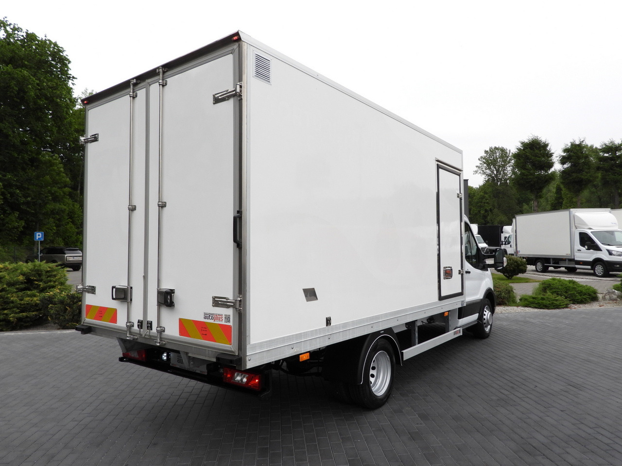 FORD TRANSIT BOX / REFRIGERATOR BOX 5*C / CRUISE CONTROL LED LIGHTS TWIN WHEELS AIR CONDITIONING 130HP - Refrigerated van: picture 3 FORD TRANSIT BOX / REFRIGERATOR BOX 5*C / CRUISE CONTROL LED LIGHTS TWIN WHEELS AIR CONDITIONING 130HP - Refrigerated van: picture 3