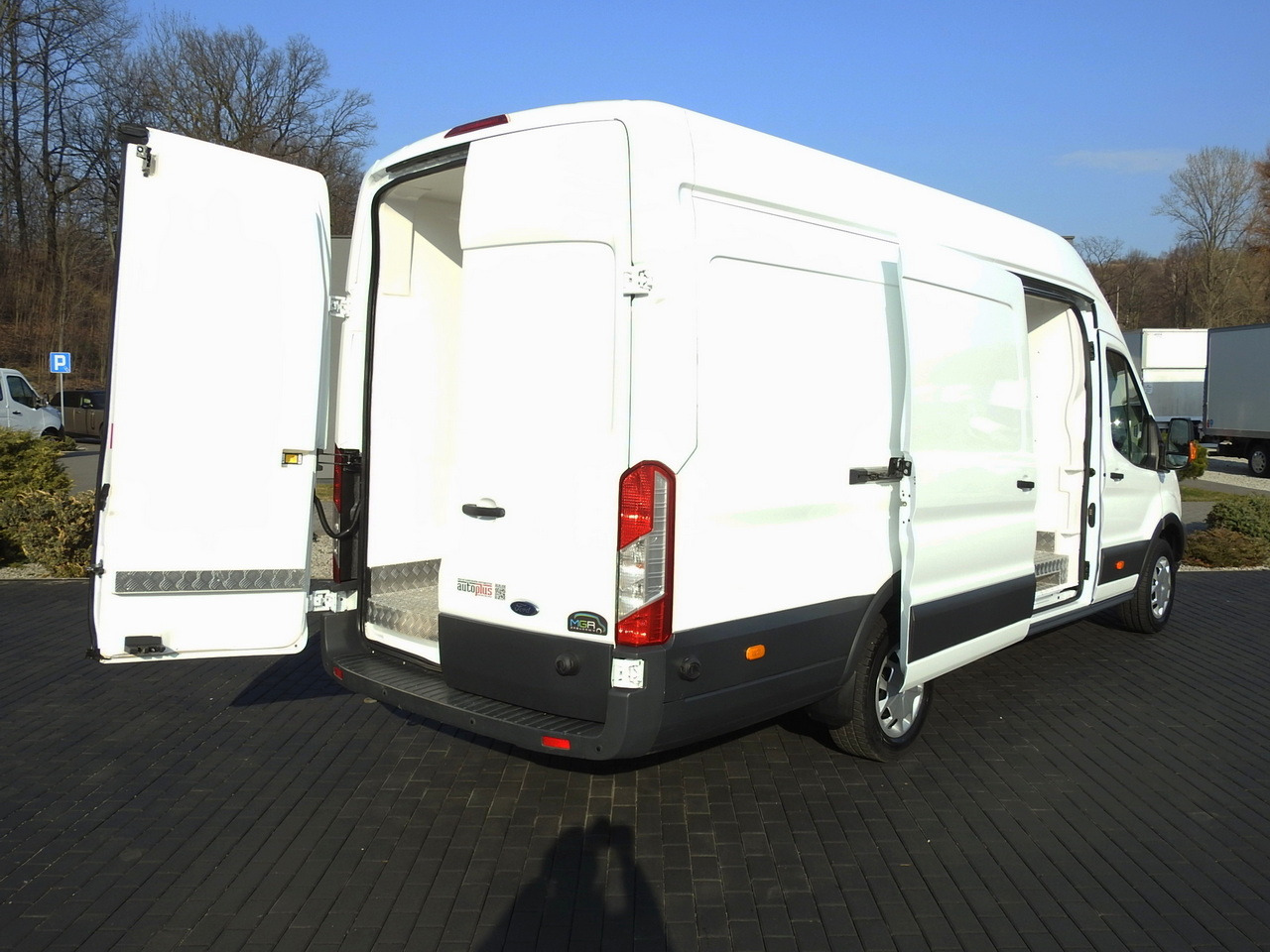 FORD TRANSIT REFRIGERATOR VAN 0°C HEATING FUNCTION CRUISE CONTROL LED LIGHTS AIR CONDITIONING 130HP - Refrigerated van: picture 3 FORD TRANSIT REFRIGERATOR VAN 0°C HEATING FUNCTION CRUISE CONTROL LED LIGHTS AIR CONDITIONING 130HP - Refrigerated van: picture 3