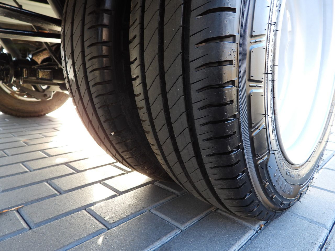 Flatbed van FORD TRANSIT STAKE BODY 8 PALLETS TWIN WHEELS AIR CONDITIONING 155HP: picture 21 Flatbed van FORD TRANSIT STAKE BODY 8 PALLETS TWIN WHEELS AIR CONDITIONING 155HP: picture 21