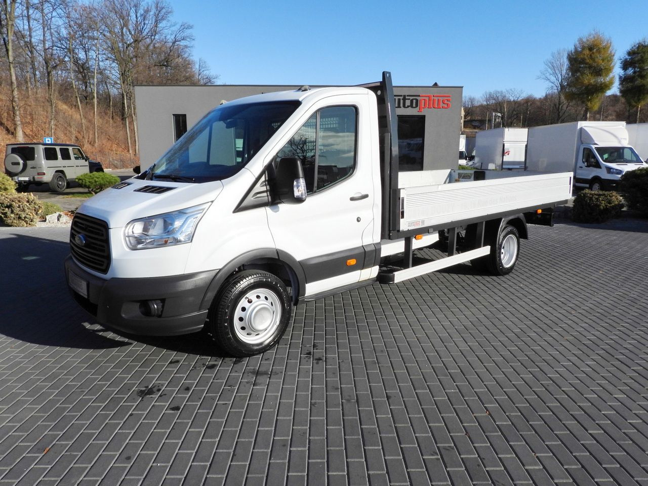 Flatbed van FORD TRANSIT STAKE BODY 8 PALLETS TWIN WHEELS AIR CONDITIONING 155HP: picture 17 Flatbed van FORD TRANSIT STAKE BODY 8 PALLETS TWIN WHEELS AIR CONDITIONING 155HP: picture 17