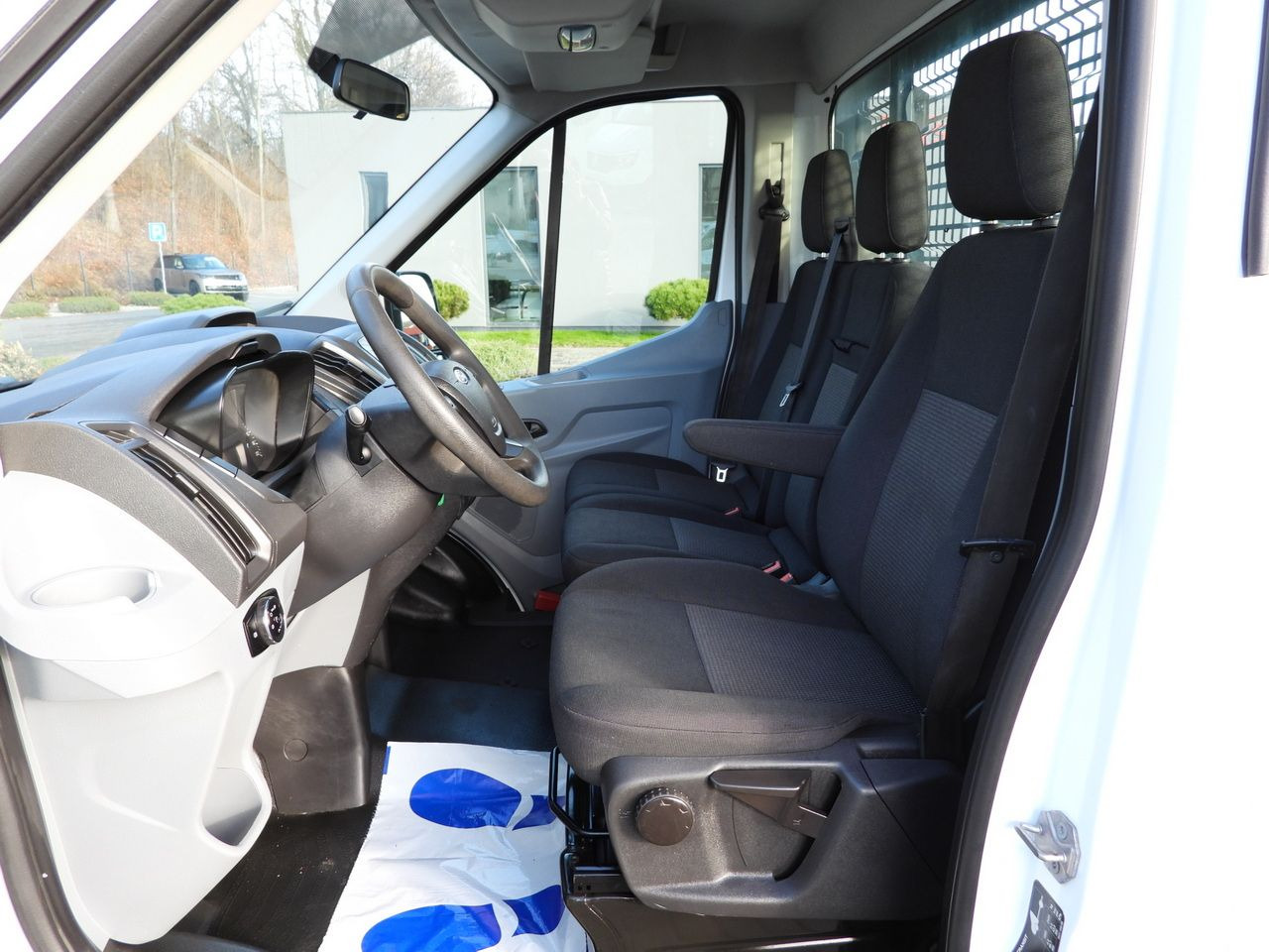 Flatbed van FORD TRANSIT STAKE BODY 8 PALLETS TWIN WHEELS AIR CONDITIONING 155HP: picture 24 Flatbed van FORD TRANSIT STAKE BODY 8 PALLETS TWIN WHEELS AIR CONDITIONING 155HP: picture 24