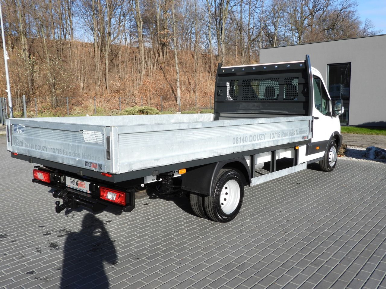 Flatbed van FORD TRANSIT STAKE BODY 8 PALLETS TWIN WHEELS AIR CONDITIONING 155HP: picture 13 Flatbed van FORD TRANSIT STAKE BODY 8 PALLETS TWIN WHEELS AIR CONDITIONING 155HP: picture 13