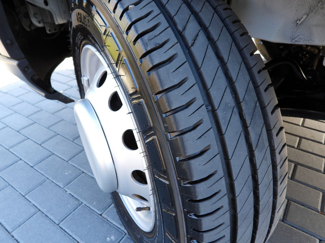 Flatbed van FORD TRANSIT STAKE BODY 8 PALLETS TWIN WHEELS AIR CONDITIONING 155HP: picture 20 Flatbed van FORD TRANSIT STAKE BODY 8 PALLETS TWIN WHEELS AIR CONDITIONING 155HP: picture 20