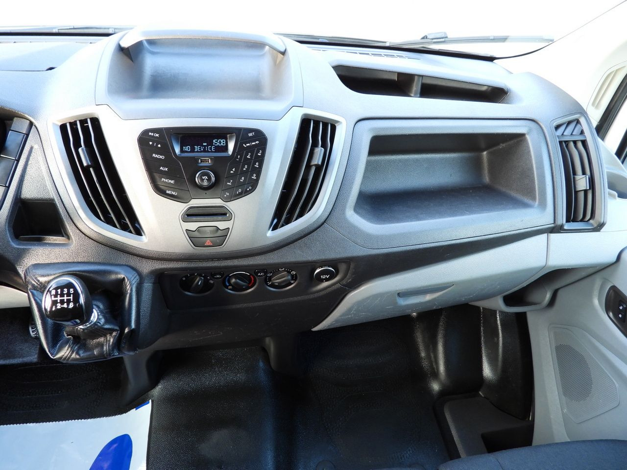 Flatbed van FORD TRANSIT STAKE BODY 8 PALLETS TWIN WHEELS AIR CONDITIONING 155HP: picture 30 Flatbed van FORD TRANSIT STAKE BODY 8 PALLETS TWIN WHEELS AIR CONDITIONING 155HP: picture 30