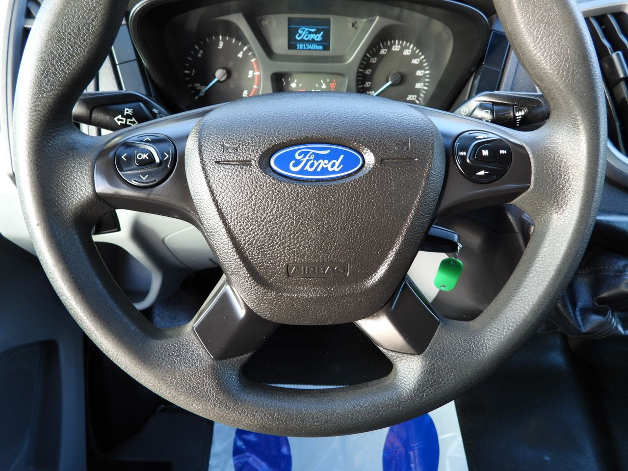 Flatbed van FORD TRANSIT STAKE BODY 8 PALLETS TWIN WHEELS AIR CONDITIONING 155HP: picture 28 Flatbed van FORD TRANSIT STAKE BODY 8 PALLETS TWIN WHEELS AIR CONDITIONING 155HP: picture 28