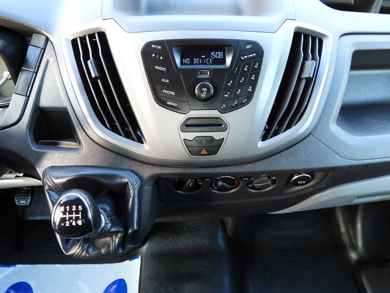 Flatbed van FORD TRANSIT STAKE BODY 8 PALLETS TWIN WHEELS AIR CONDITIONING 155HP: picture 31 Flatbed van FORD TRANSIT STAKE BODY 8 PALLETS TWIN WHEELS AIR CONDITIONING 155HP: picture 31