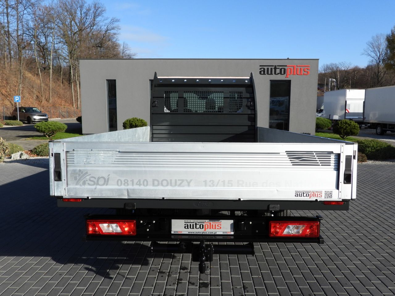 Flatbed van FORD TRANSIT STAKE BODY 8 PALLETS TWIN WHEELS AIR CONDITIONING 155HP: picture 10 Flatbed van FORD TRANSIT STAKE BODY 8 PALLETS TWIN WHEELS AIR CONDITIONING 155HP: picture 10