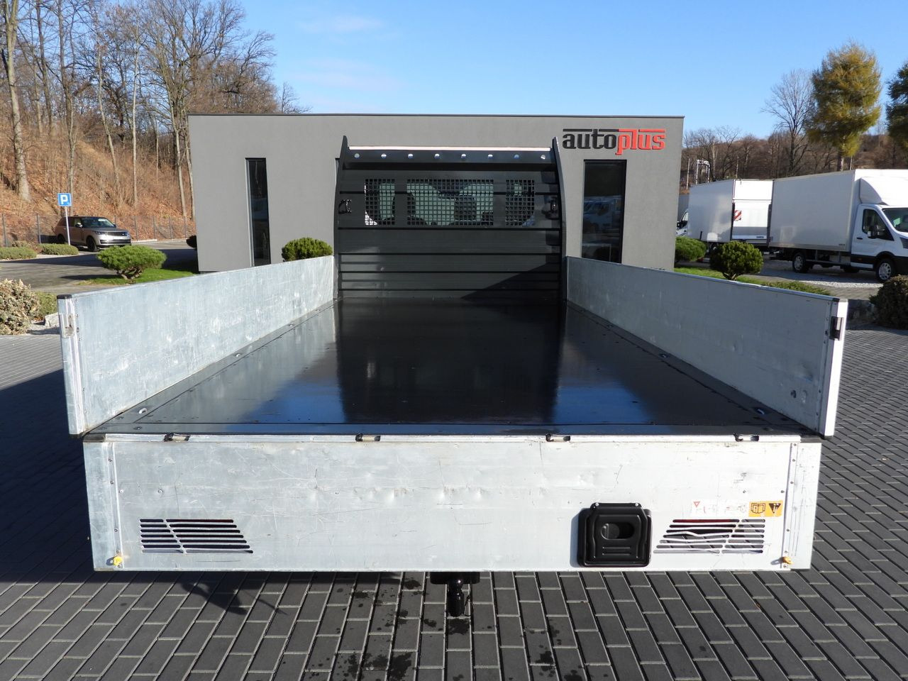 Flatbed van FORD TRANSIT STAKE BODY 8 PALLETS TWIN WHEELS AIR CONDITIONING 155HP: picture 11 Flatbed van FORD TRANSIT STAKE BODY 8 PALLETS TWIN WHEELS AIR CONDITIONING 155HP: picture 11