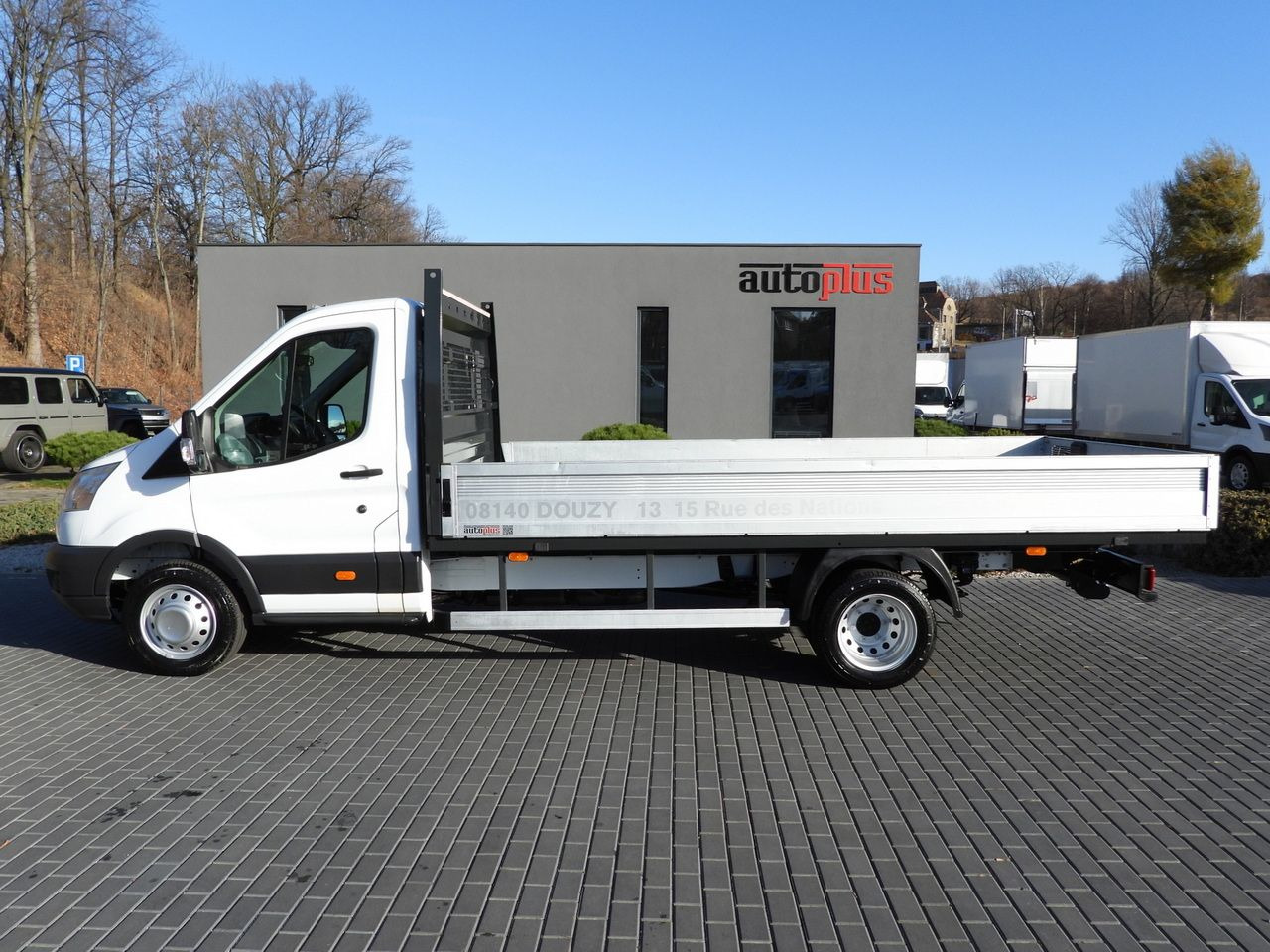 Flatbed van FORD TRANSIT STAKE BODY 8 PALLETS TWIN WHEELS AIR CONDITIONING 155HP: picture 8 Flatbed van FORD TRANSIT STAKE BODY 8 PALLETS TWIN WHEELS AIR CONDITIONING 155HP: picture 8