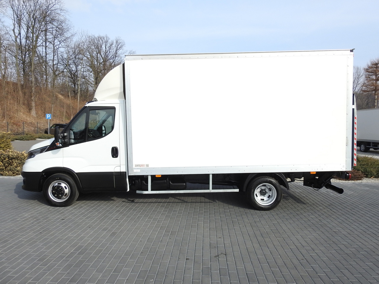 Box van IVECO DAILY 35C16 BOX LIFT 8 PALLETS CRUISE CONTROL TWIN WHEELS AIR CONDITIONING  160HP: picture 8
