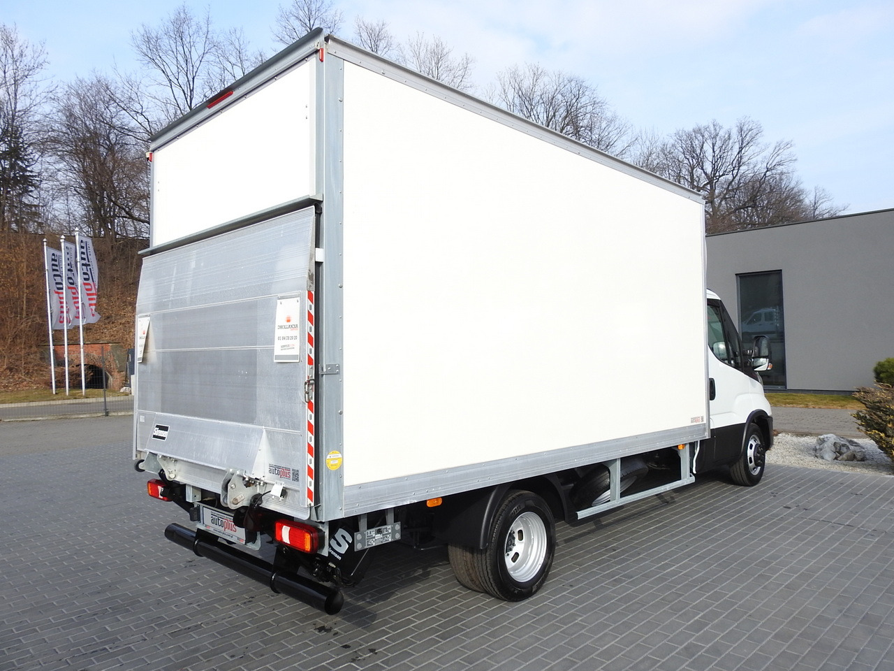 Box van IVECO DAILY 35C16 BOX LIFT 8 PALLETS CRUISE CONTROL TWIN WHEELS AIR CONDITIONING  160HP: picture 13