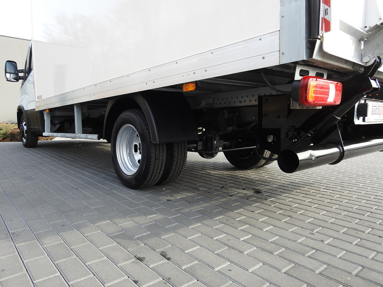 Box van IVECO DAILY 35C16 BOX LIFT 8 PALLETS CRUISE CONTROL TWIN WHEELS AIR CONDITIONING  160HP: picture 16