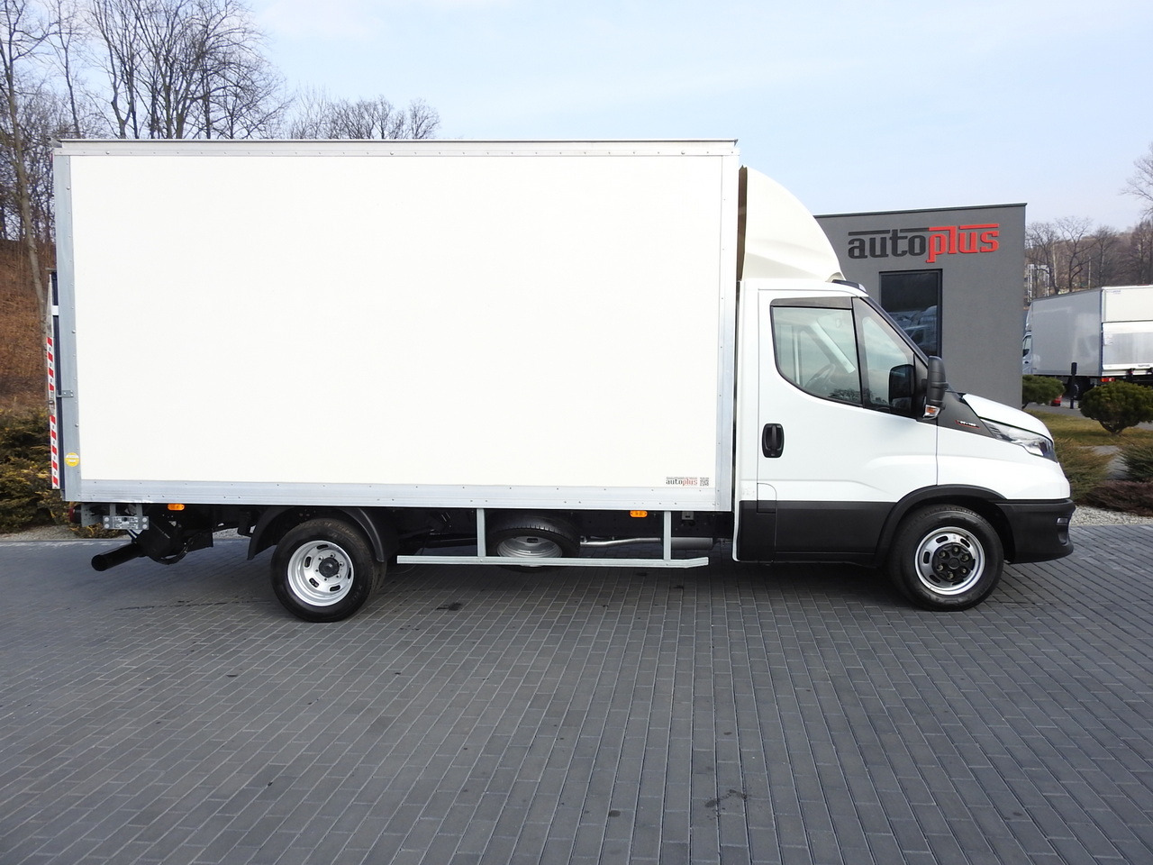 Box van IVECO DAILY 35C16 BOX LIFT 8 PALLETS CRUISE CONTROL TWIN WHEELS AIR CONDITIONING  160HP: picture 7