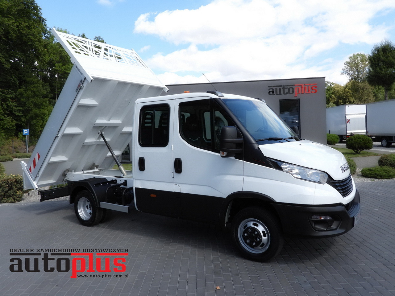 IVECO DAILY 35C16 TIPPER DOUBLE CABIN DOKA 6 SEATS CRUISE CONTROL NAVIGATION TWIN WHEELS AIR CONDITIONING 160HP - Tipper van: picture 1 IVECO DAILY 35C16 TIPPER DOUBLE CABIN DOKA 6 SEATS CRUISE CONTROL NAVIGATION TWIN WHEELS AIR CONDITIONING 160HP - Tipper van: picture 1