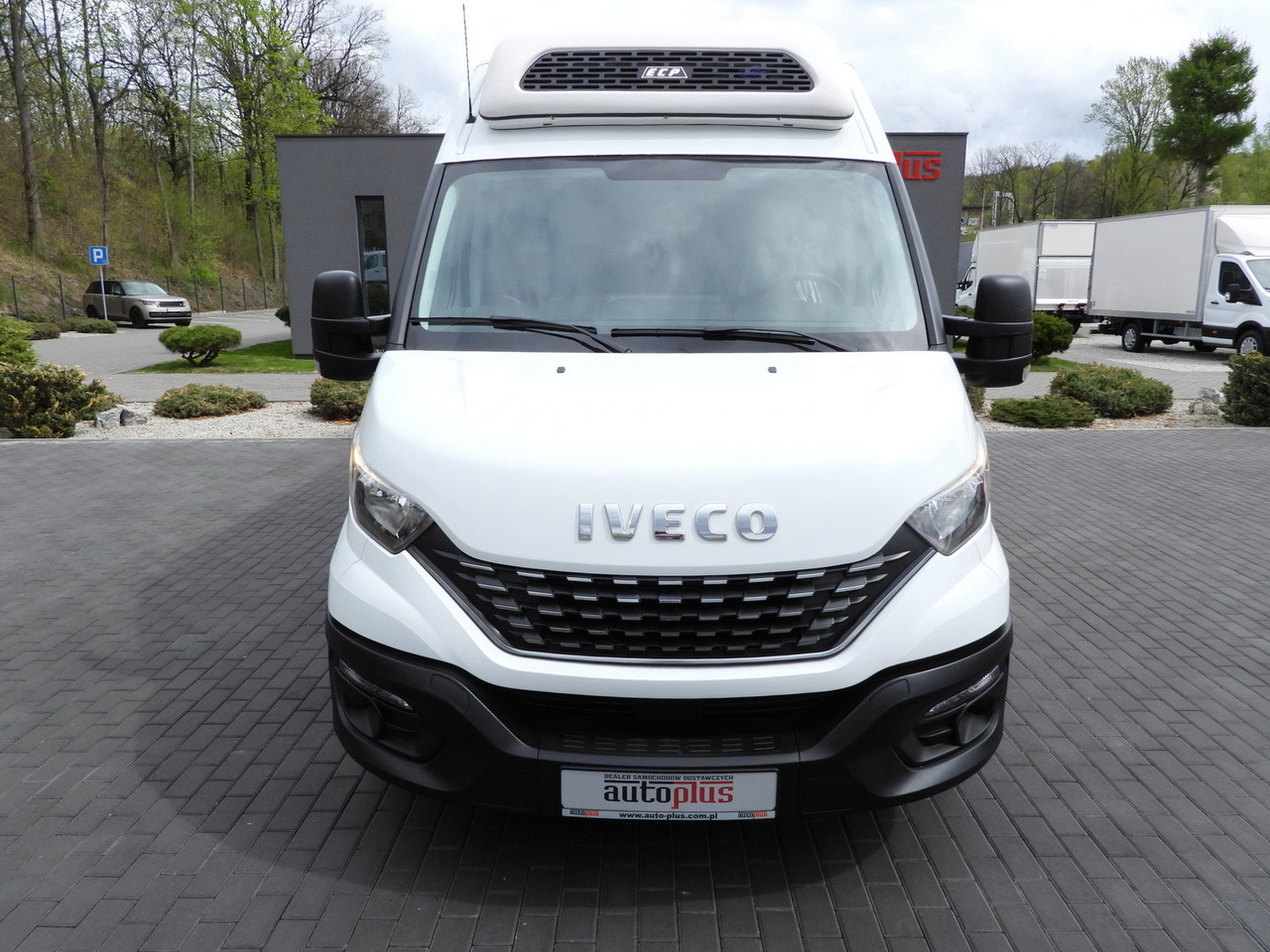 IVECO DAILY 35S14 REFRIGERATOR VAN 0*C POWER SUPPLY 230V CRUISE CONTROL AUTOMATIC TRANSMISSION HI-MATIC AIR CONDITIONING 140HP - Refrigerated van: picture 5 IVECO DAILY 35S14 REFRIGERATOR VAN 0*C POWER SUPPLY 230V CRUISE CONTROL AUTOMATIC TRANSMISSION HI-MATIC AIR CONDITIONING 140HP - Refrigerated van: picture 5