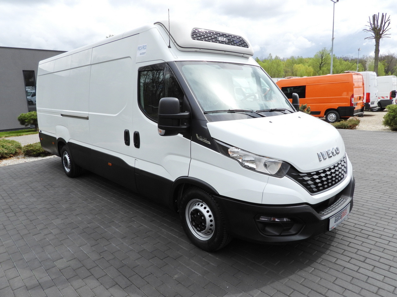 IVECO DAILY 35S14 REFRIGERATOR VAN 0*C POWER SUPPLY 230V CRUISE CONTROL AUTOMATIC TRANSMISSION HI-MATIC AIR CONDITIONING 140HP - Refrigerated van: picture 4 IVECO DAILY 35S14 REFRIGERATOR VAN 0*C POWER SUPPLY 230V CRUISE CONTROL AUTOMATIC TRANSMISSION HI-MATIC AIR CONDITIONING 140HP - Refrigerated van: picture 4
