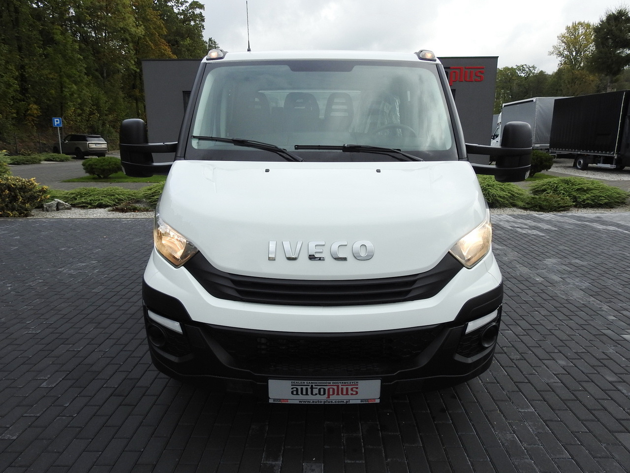 IVECO DAILY 35S15 STAKE BODY DOUBLE CABIN DOKA 7 SEATS AIR CONDITIONING 150HP - Combi van: picture 5 IVECO DAILY 35S15 STAKE BODY DOUBLE CABIN DOKA 7 SEATS AIR CONDITIONING 150HP - Combi van: picture 5