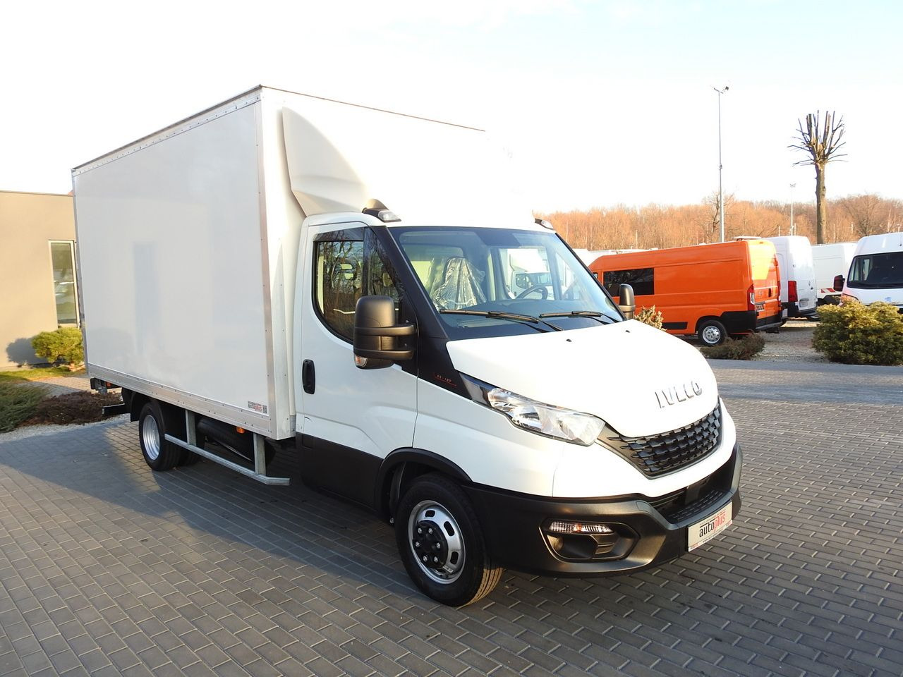 IVECO DAILY 35S16 BOX LIFT 8 PALLETS CRUISE CONTROL AIR CONDITIONING TWIN WHEELS 160HP - Refrigerated van: picture 4 IVECO DAILY 35S16 BOX LIFT 8 PALLETS CRUISE CONTROL AIR CONDITIONING TWIN WHEELS 160HP - Refrigerated van: picture 4