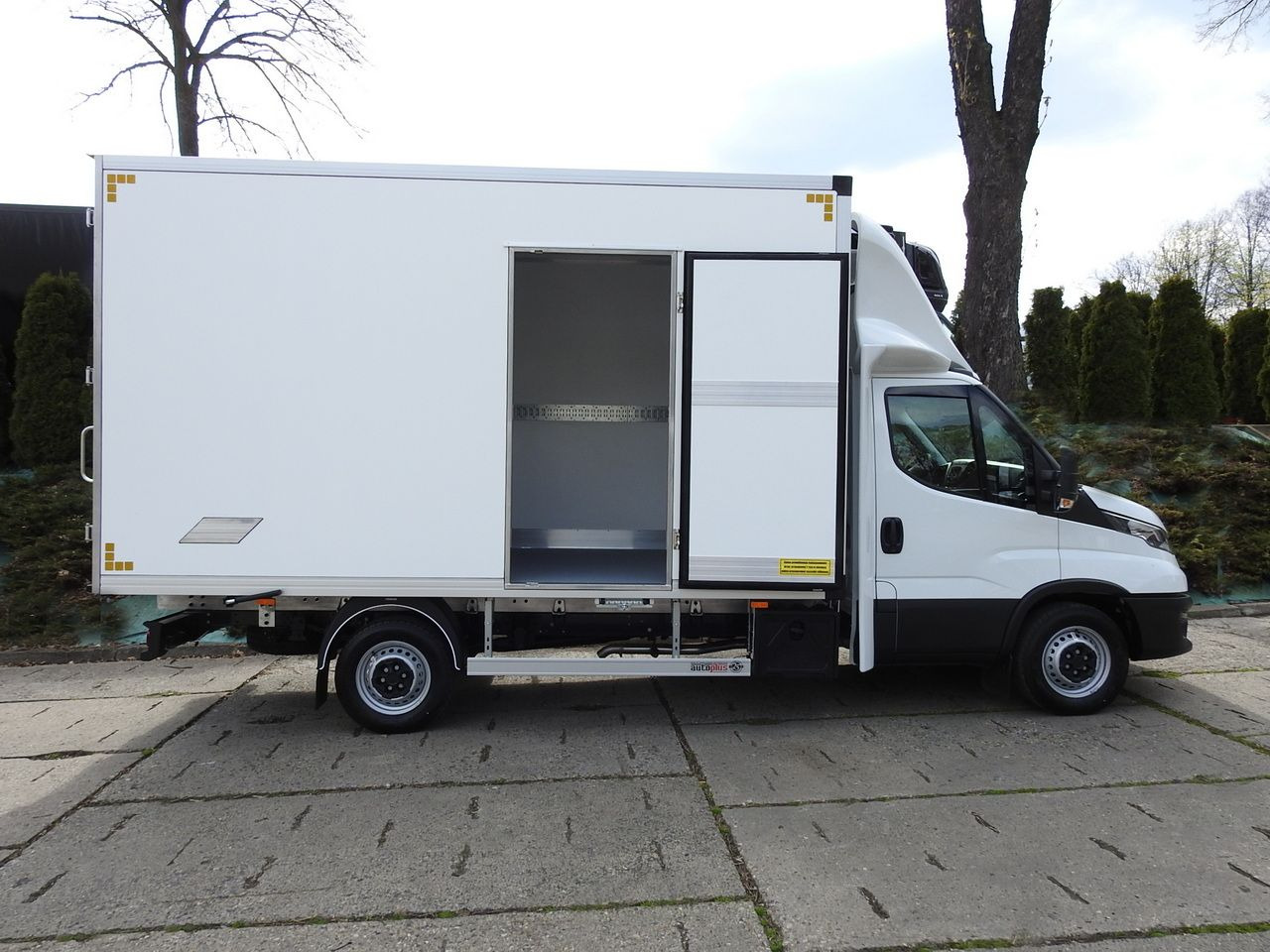 New Refrigerated van IVECO DAILY 35S16 NEW REGRIGERATOR BOX -10*C 8 PALLETS HEATING FUNCTION POWER SUPPLY 230V CRUISE CONTROL AIR CONDITIONING 160HP: picture 8