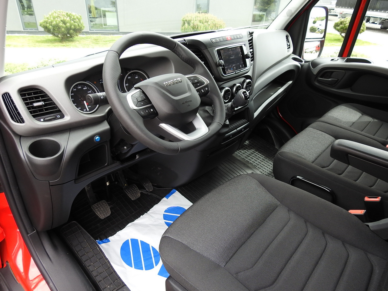 IVECO DAILY 35S18 NEW BOX 10 PALLETS CRUISE CONTROL NAVIGATION AIR CONDITIONING LED LIGHTS GUARANTEE 180HP - Box van: picture 2 IVECO DAILY 35S18 NEW BOX 10 PALLETS CRUISE CONTROL NAVIGATION AIR CONDITIONING LED LIGHTS GUARANTEE 180HP - Box van: picture 2
