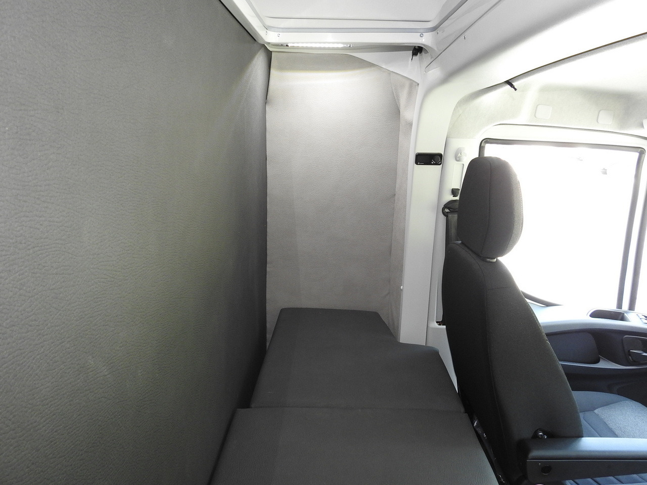New Curtain side van IVECO DAILY 35S18 NEW TARPAULIN 8 PALLETS CRUISE CONTROL NAVIGATION LED LIGHTS AUTOMATIC TRANSMISSION HI-MATIC MANUFACTURERS WARRANTY  180HP: picture 50