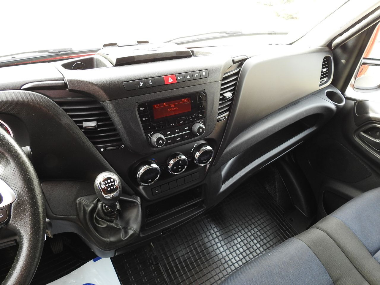 Curtain side van IVECO DAILY 35S18 TARPAULIN 10 PALLETS WEBASTO CRUISE CONTROL LED LIGHTS AIR CONDITIONING  180HP: picture 35