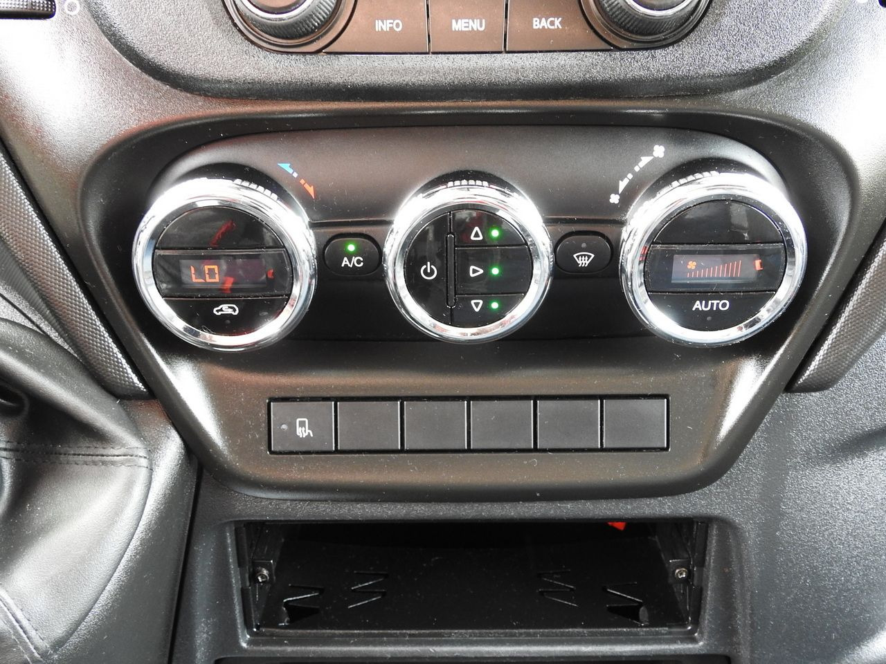 Curtain side van IVECO DAILY 35S18 TARPAULIN 10 PALLETS WEBASTO CRUISE CONTROL LED LIGHTS AIR CONDITIONING  180HP: picture 40