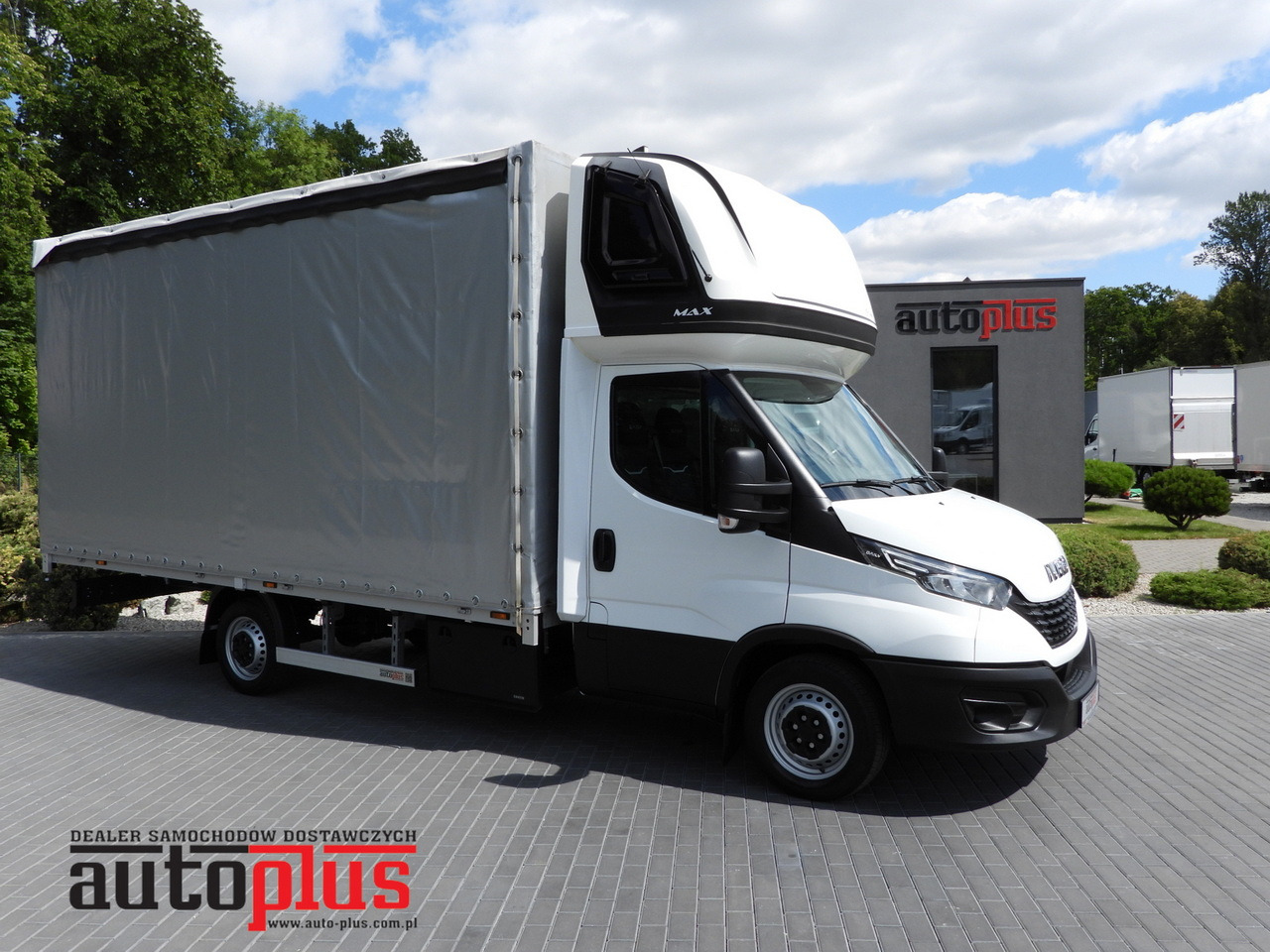 IVECO DAILY 35S18 TARPAULIN 10 PALLETS WEBASTO CRUISE CONTROL NAVIGATION LED LIGHTS AIR CONDITIONING 180HP - Curtain side van: picture 1 IVECO DAILY 35S18 TARPAULIN 10 PALLETS WEBASTO CRUISE CONTROL NAVIGATION LED LIGHTS AIR CONDITIONING 180HP - Curtain side van: picture 1