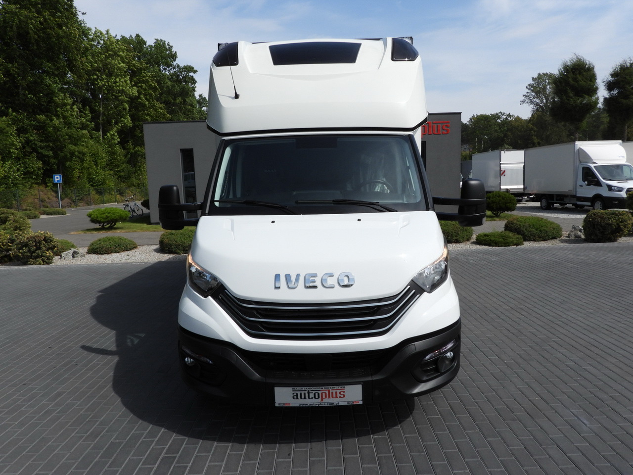 IVECO DAILY 35S18 TARPAULIN LIFT 8 PALLETS CRUISE CONTROL AIR CONDITIONING 180HP - Curtain side van: picture 5 IVECO DAILY 35S18 TARPAULIN LIFT 8 PALLETS CRUISE CONTROL AIR CONDITIONING 180HP - Curtain side van: picture 5