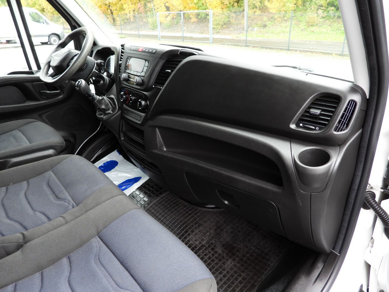 Curtain side van IVECO DAILY 35S18 TARPAULIN LIFT 8 PALLETS WEBASTO CRUISE CONTROL AIR CONDITIONING  180HP: picture 43