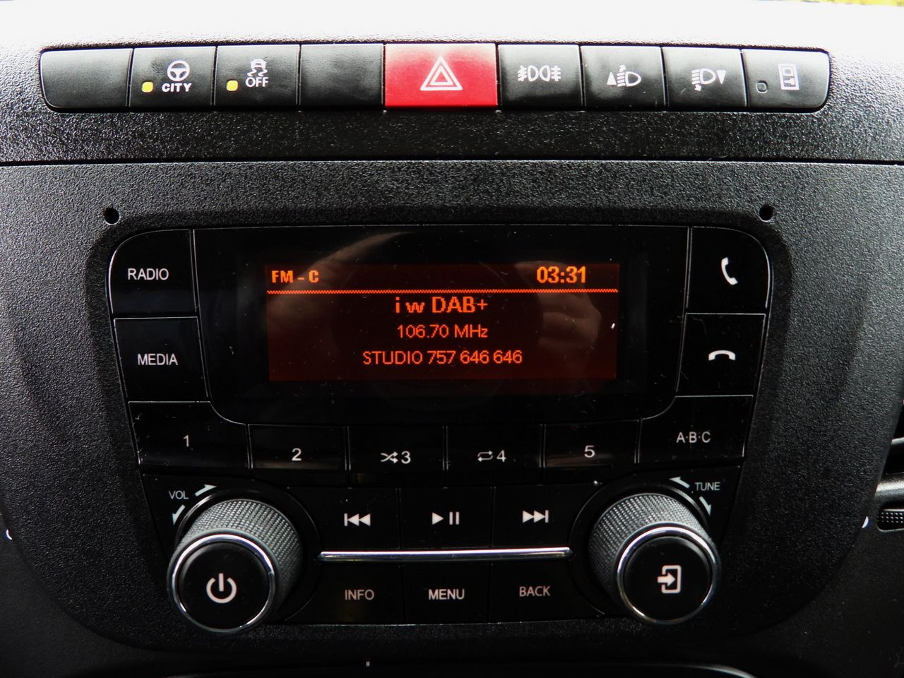 Curtain side van IVECO DAILY 35S18 TARPAULIN LIFT 8 PALLETS WEBASTO CRUISE CONTROL AIR CONDITIONING  180HP: picture 39