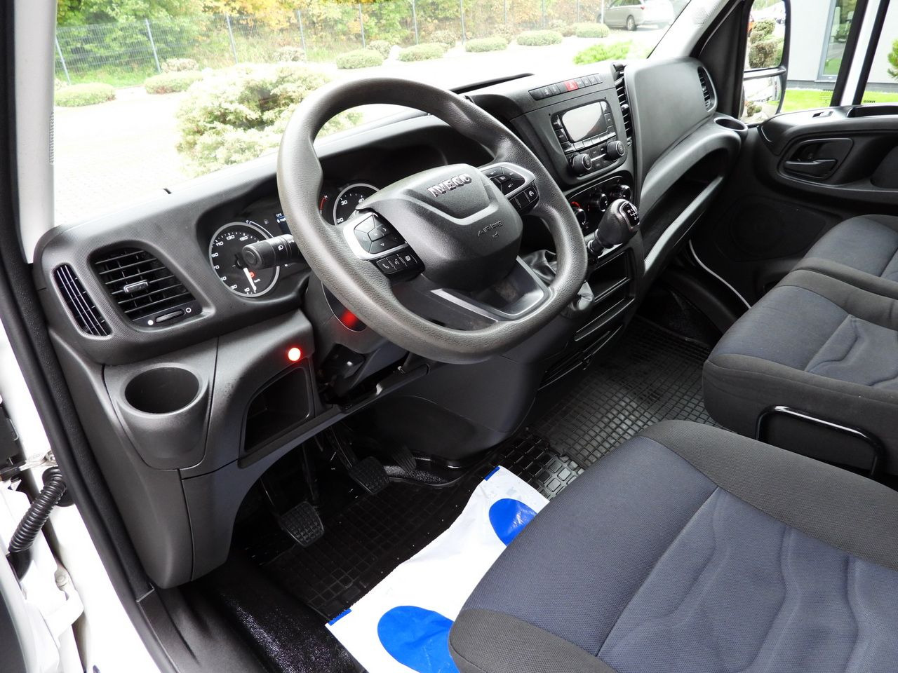 IVECO DAILY 35S18 TARPAULIN LIFT 8 PALLETS WEBASTO CRUISE CONTROL AIR CONDITIONING 180HP - Curtain side van: picture 2 IVECO DAILY 35S18 TARPAULIN LIFT 8 PALLETS WEBASTO CRUISE CONTROL AIR CONDITIONING 180HP - Curtain side van: picture 2