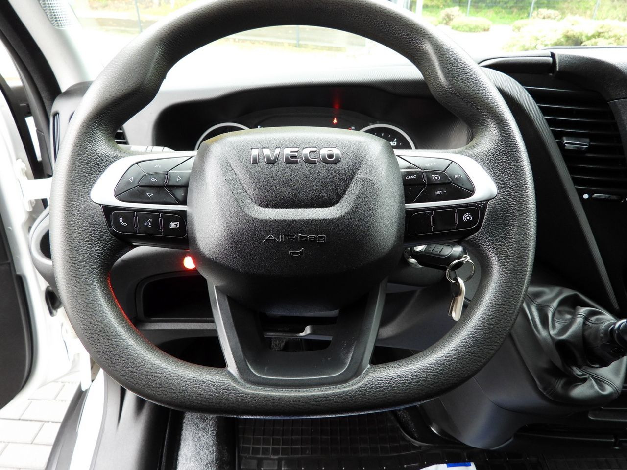 Curtain side van IVECO DAILY 35S18 TARPAULIN LIFT 8 PALLETS WEBASTO CRUISE CONTROL AIR CONDITIONING  180HP: picture 33