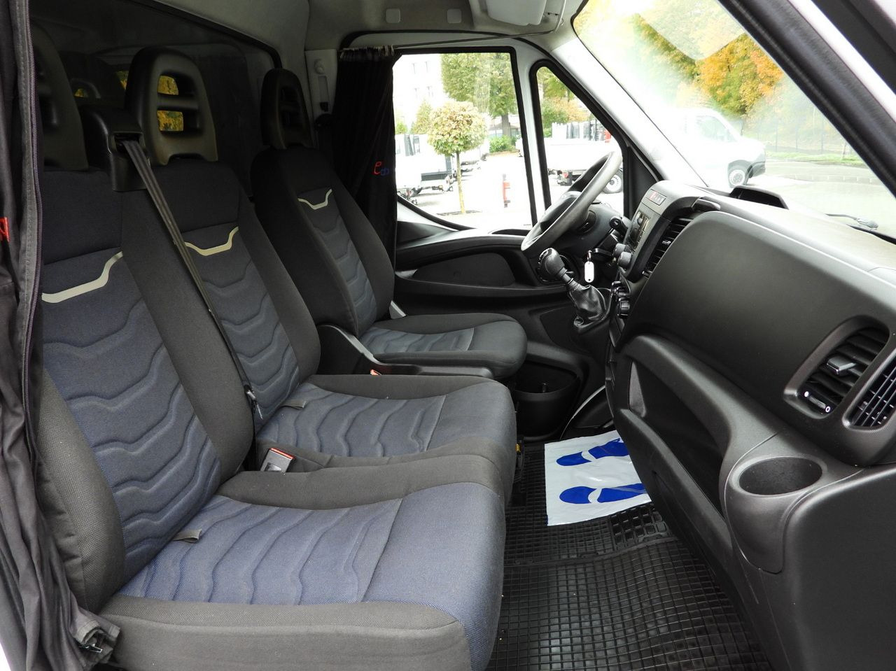 Curtain side van IVECO DAILY 35S18 TARPAULIN LIFT 8 PALLETS WEBASTO CRUISE CONTROL AIR CONDITIONING  180HP: picture 42