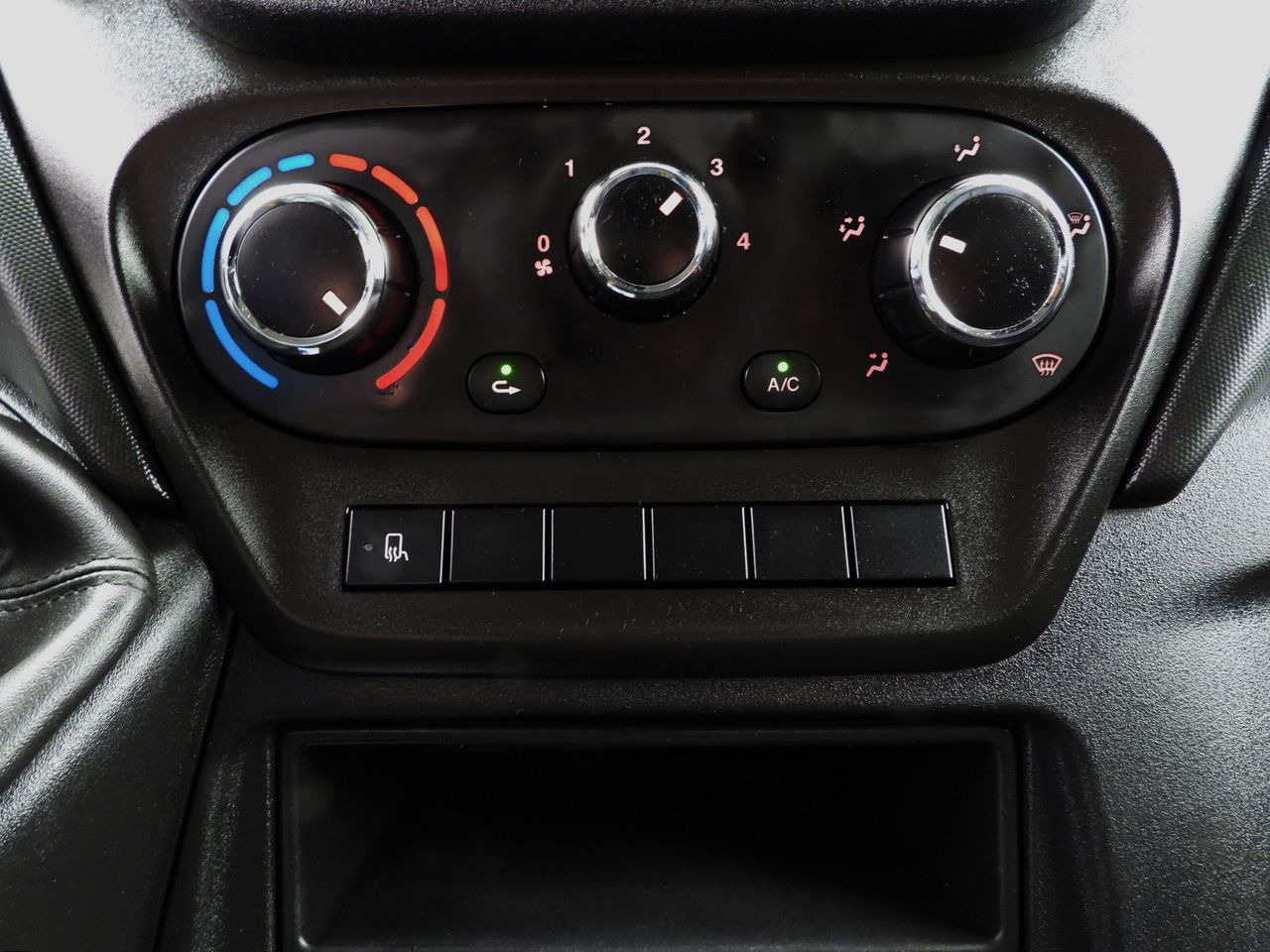 Curtain side van IVECO DAILY 35S18 TARPAULIN LIFT 8 PALLETS WEBASTO CRUISE CONTROL AIR CONDITIONING  180HP: picture 40