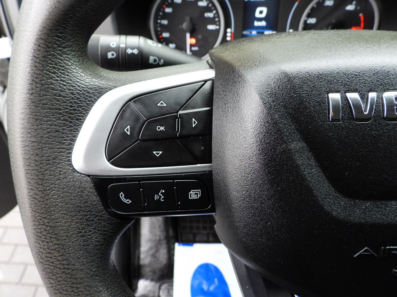 Curtain side van IVECO DAILY 35S18 TARPAULIN LIFT 8 PALLETS WEBASTO CRUISE CONTROL AIR CONDITIONING  180HP: picture 34