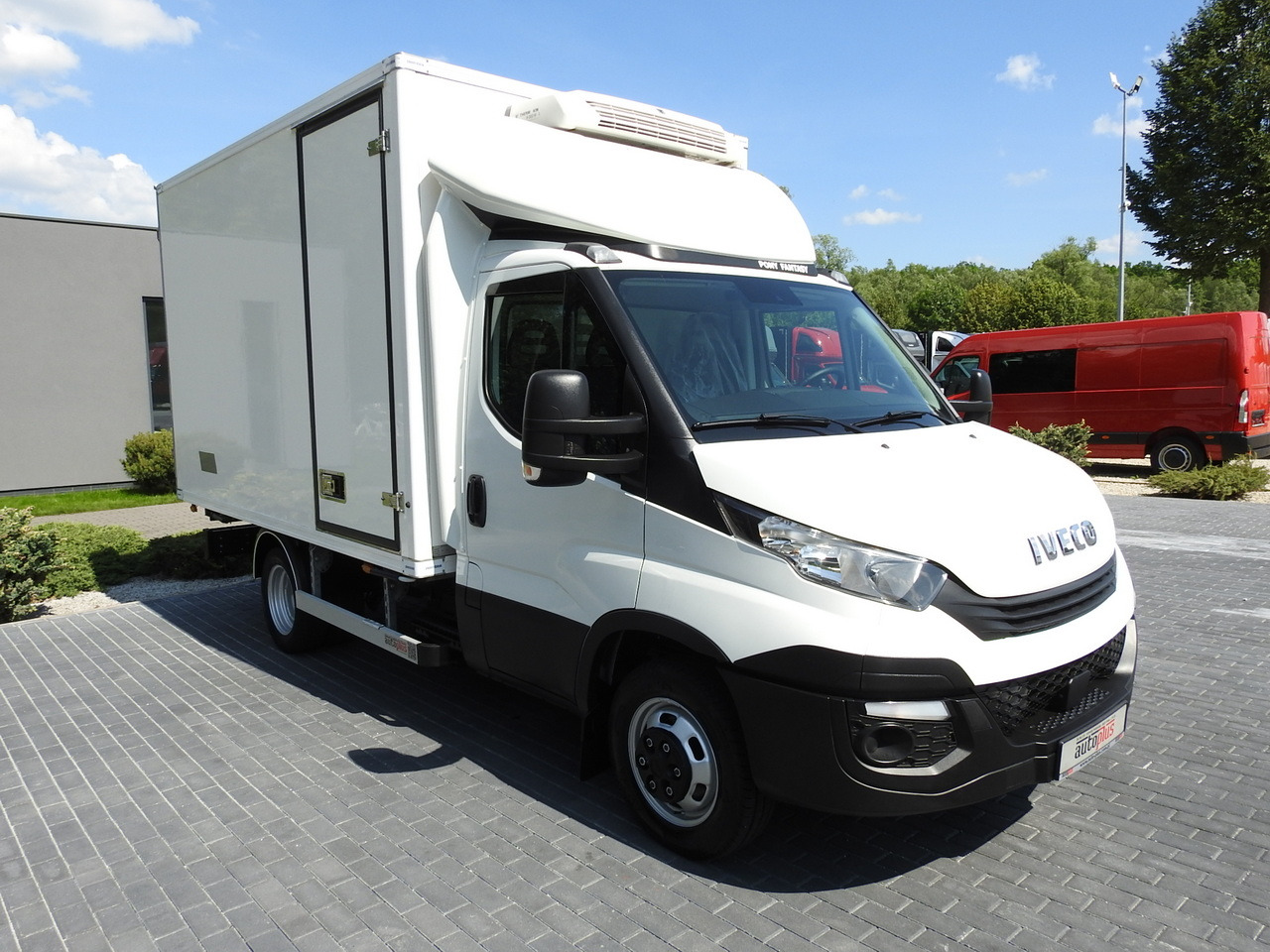 IVECO DAILY 50C15 REGRIGERATOR BOX -5*C POWER SUPPLY 230V AIR CONDITIONING TWIN WHEELS 150HP - Refrigerated van: picture 4 IVECO DAILY 50C15 REGRIGERATOR BOX -5*C POWER SUPPLY 230V AIR CONDITIONING TWIN WHEELS 150HP - Refrigerated van: picture 4