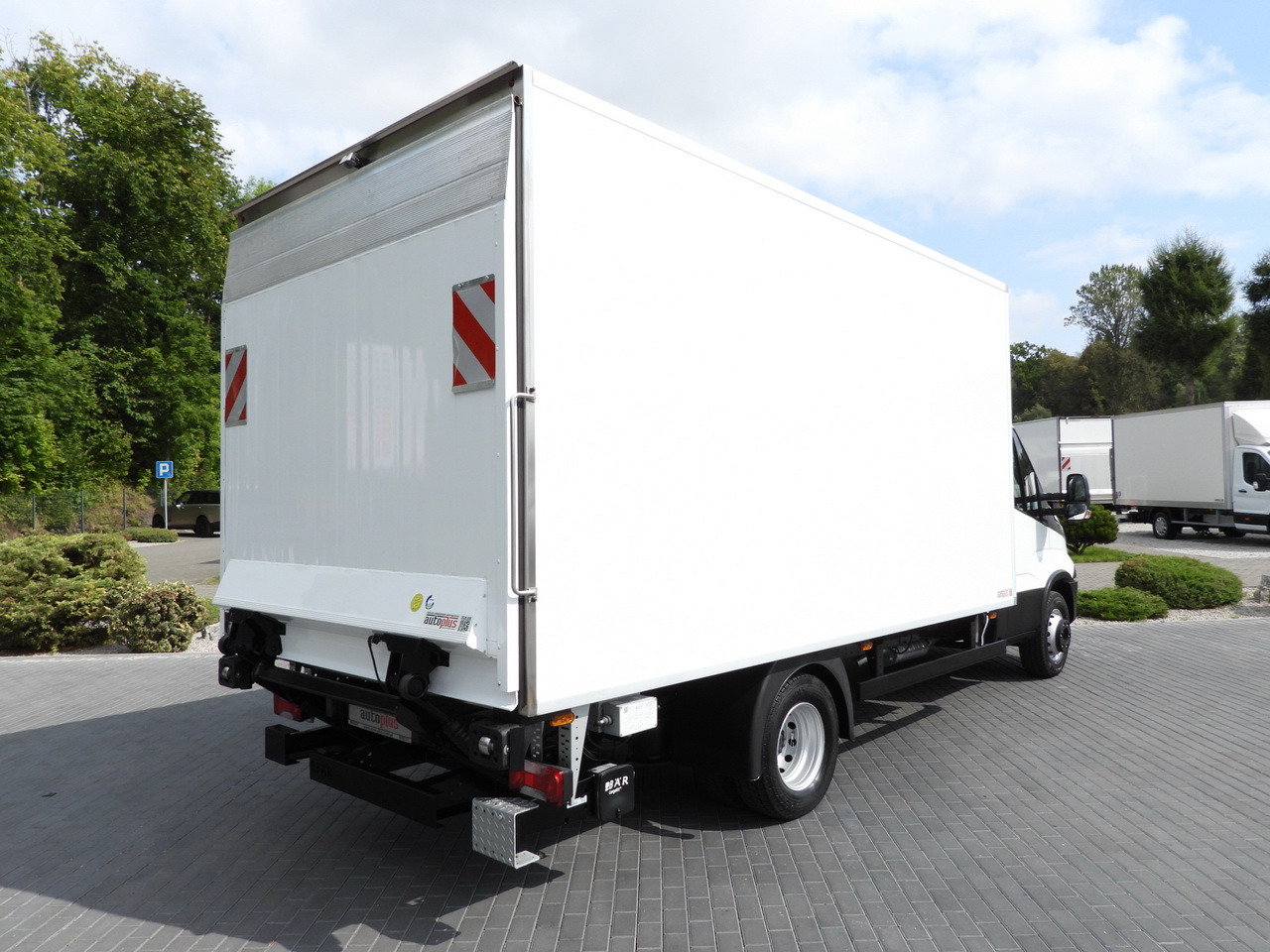 IVECO DAILY 70C17 REFRIGERATOR 1*C LIFT 10 PALLETS POWER SUPPLY 230V CRUISE CONTROL AIR CONDITIONING PNEUMATICS AUTOMATIC TRANSMISSION HI-MATIC TWIN WHEELS 170HP - Refrigerator truck: picture 3 IVECO DAILY 70C17 REFRIGERATOR 1*C LIFT 10 PALLETS POWER SUPPLY 230V CRUISE CONTROL AIR CONDITIONING PNEUMATICS AUTOMATIC TRANSMISSION HI-MATIC TWIN WHEELS 170HP - Refrigerator truck: picture 3