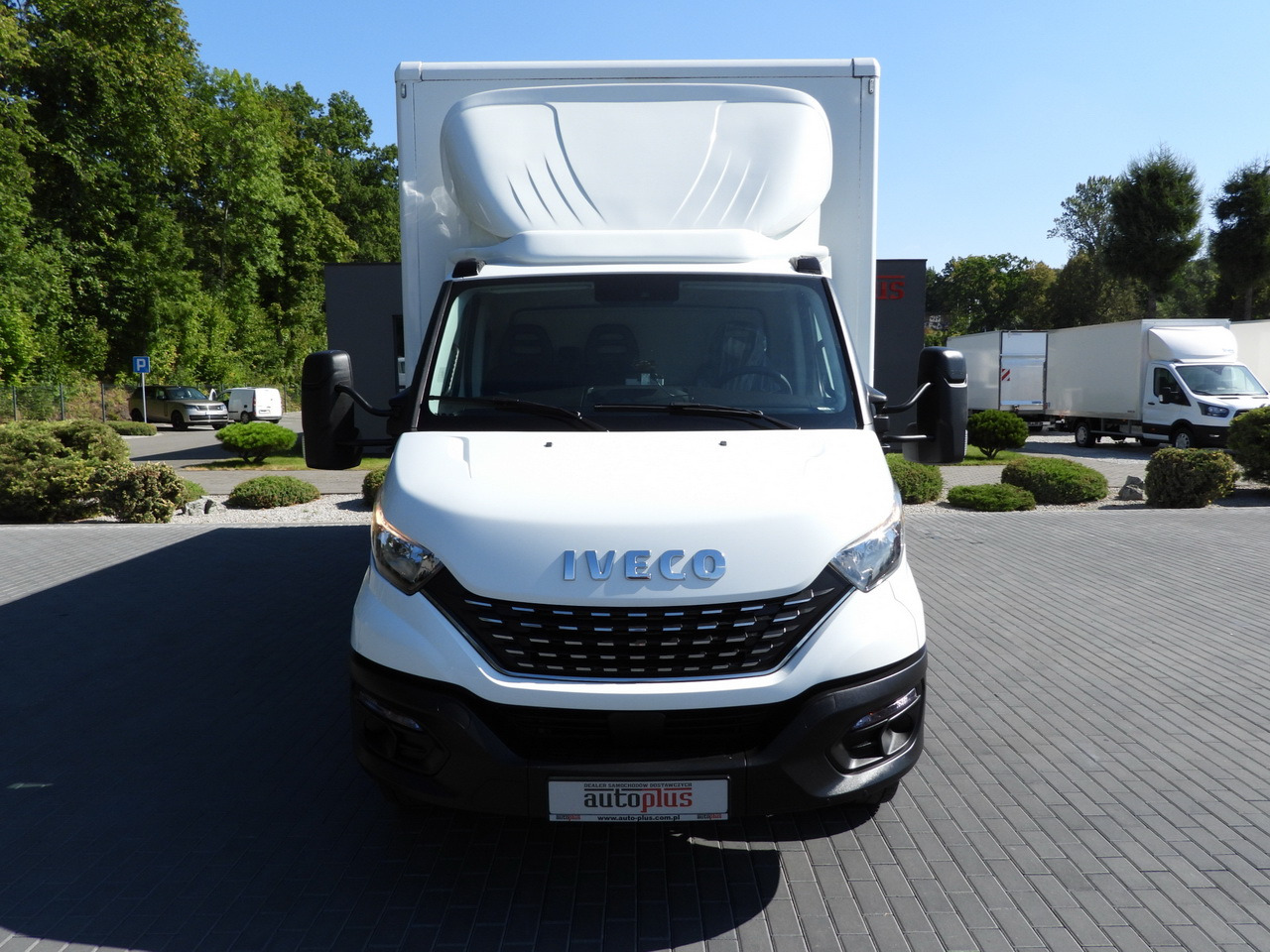 IVECO DAILY 72C18 LIFT 14 PALLETS CRUISE CONTROL PNEUMATICS AUTOMATIC TRANSMISSION HI-MATIC TWIN WHEELS AIR CONDITIONING 180HP - Box truck: picture 5 IVECO DAILY 72C18 LIFT 14 PALLETS CRUISE CONTROL PNEUMATICS AUTOMATIC TRANSMISSION HI-MATIC TWIN WHEELS AIR CONDITIONING 180HP - Box truck: picture 5