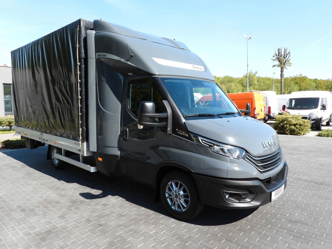 Iveco DAILY 35S18 PRITSCHE PLANE 10 PALETTEN WEBASTO - Curtain side van, Combi van: picture 4 Iveco DAILY 35S18 PRITSCHE PLANE 10 PALETTEN WEBASTO - Curtain side van, Combi van: picture 4